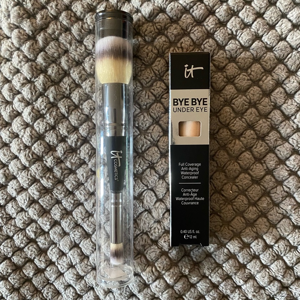 IT Cosmetics Concealer & Brush bundle